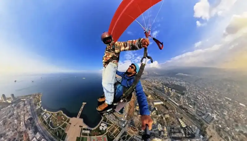 Hatay’da Milli Sporcu, Yamaç Paraşütüyle Süzüldüğü Gökyüzünden Sırt Paraşütüyle Indi