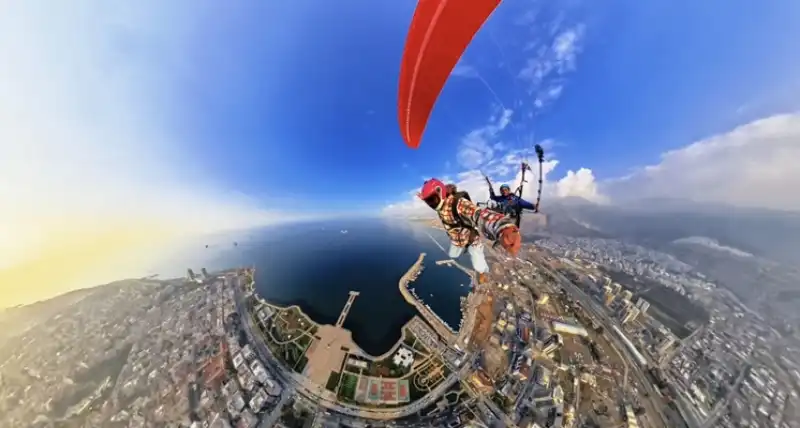 Hatay’da Milli Sporcu, Yamaç Paraşütüyle Süzüldüğü Gökyüzünden Sırt Paraşütüyle Indi