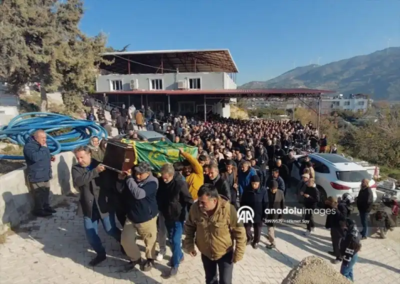 Hatay'da Otomobille çarpışan Motosikletteki 2 Kişi öldü