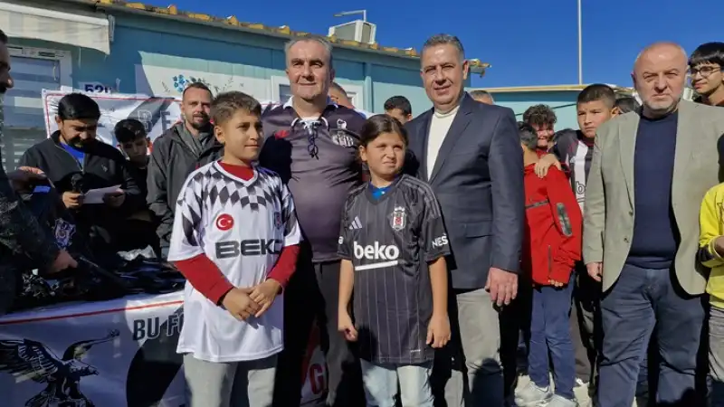 Beşiktaş Gönüllülerinden Hatay'da Depremzede öğrencilere Forma 