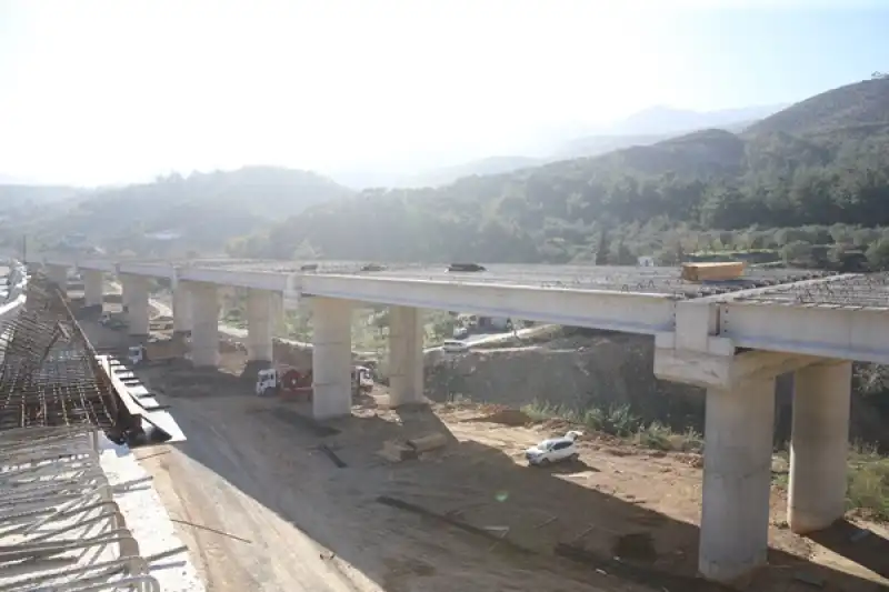 Hatay'da İskenderun-Topboğazı Otoyolu'nda çalışmalar Sürüyor