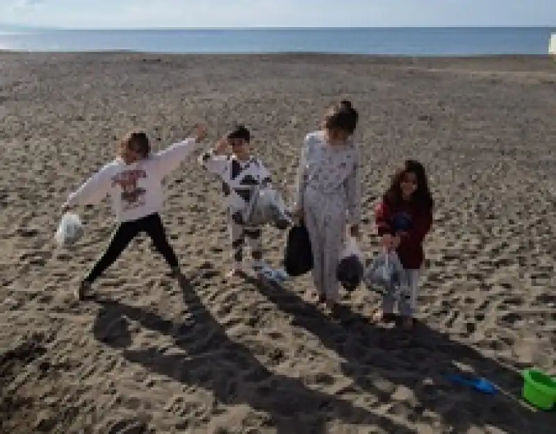 Samandağ Sahillerinde Umudun Ve Duyarlılığın Adı: Minik Eller