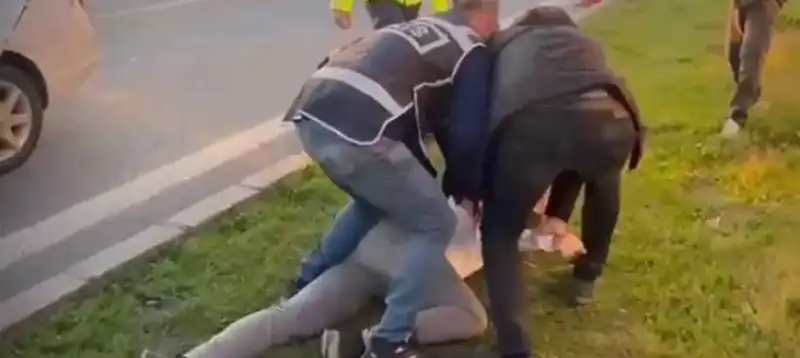 Sahte Plakalı Araçla Gelip, Kaskla Hırsızlık Yaptı!