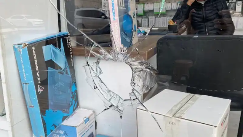 Hatay'da Iş Yerleri Ve Park Halindeki Araçlara Taş Atan şüpheli Yakalandı