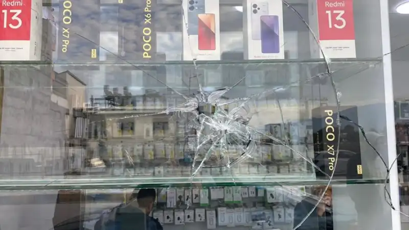 Hatay'da Iş Yerleri Ve Park Halindeki Araçlara Taş Atan şüpheli Yakalandı