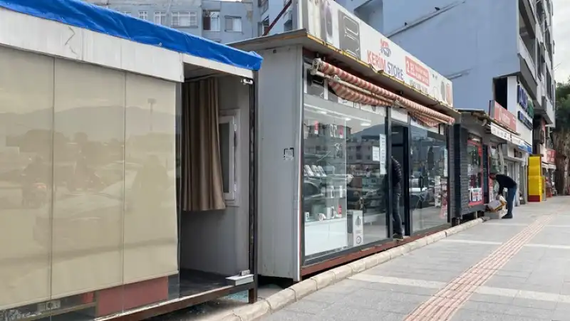 Hatay'da Iş Yerleri Ve Park Halindeki Araçlara Taş Atan şüpheli Yakalandı