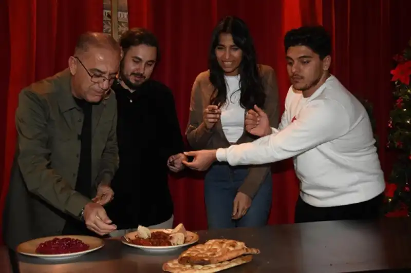 Başkan Yapar, Gastro Yılbaşı Şenliği’nde Vatandaşlarla Bir Araya Geldi 