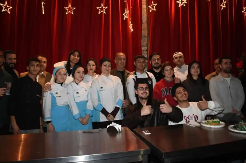 Başkan Yapar, Gastro Yılbaşı Şenliği’nde Vatandaşlarla Bir Araya Geldi 