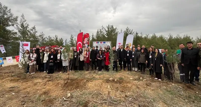 “Genç İletişimciler Yeşil Vatan Hatıra Ormanı” İçin Fidanlar Dikildi