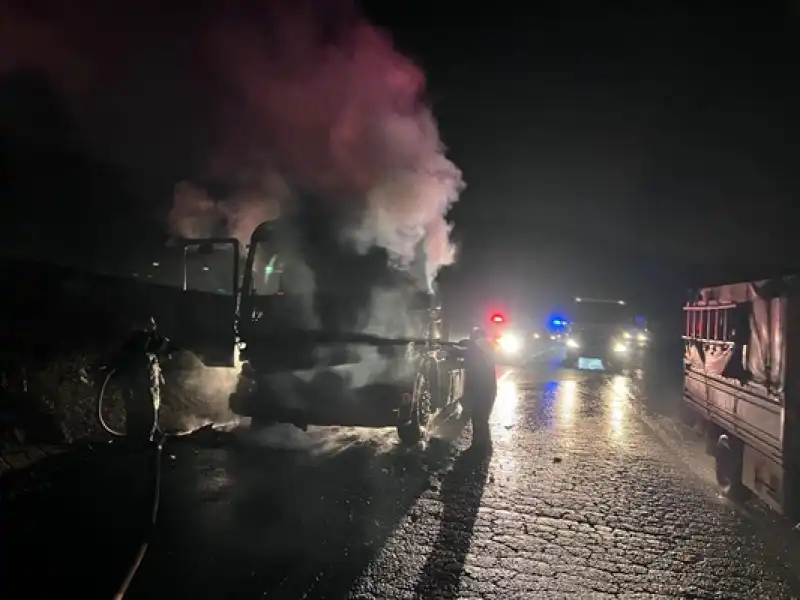 Antakya'da Seyir Halindeki Tırda çıkan Yangın Söndürüldü