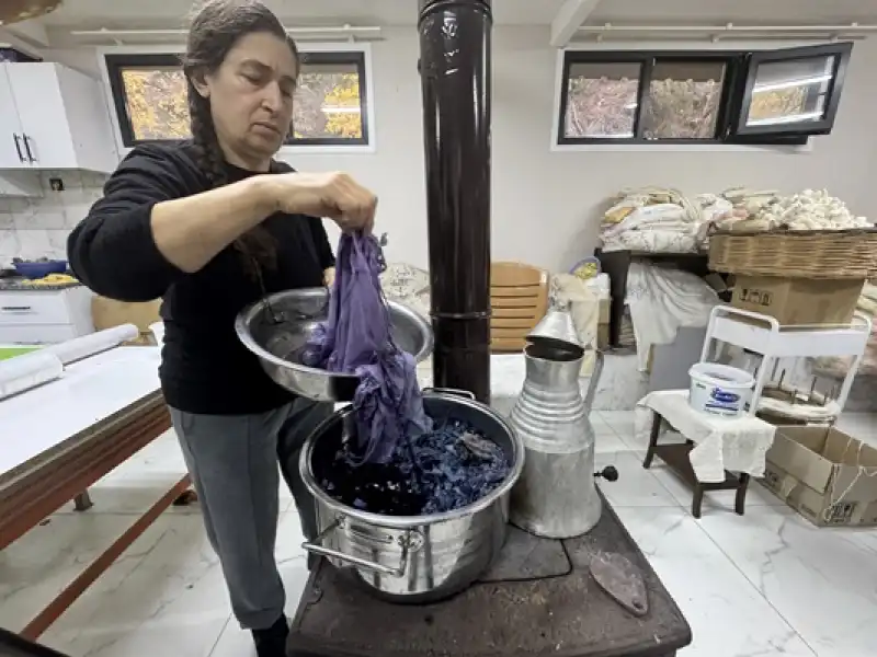 El Emeği Ipeği özgün Tasarımlara Dönüştürüyor