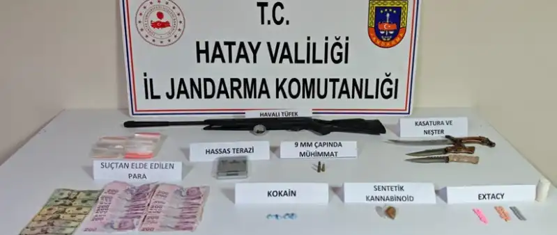 Hatay'da Evinde Ve Aracında Uyuşturucu Ele Geçirilen Zanlı Tutuklandı