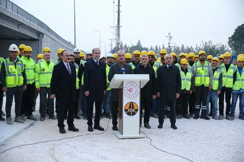 Bakan Uraloğlu, Hatay'da Devam Eden Yol Yapım çalışmalarını Inceledi 