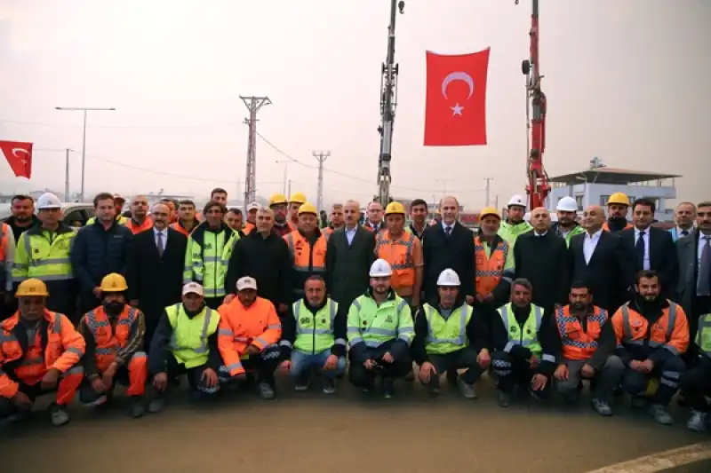 Bakan Uraloğlu, Hatay'da Devam Eden Yol Yapım çalışmalarını Inceledi