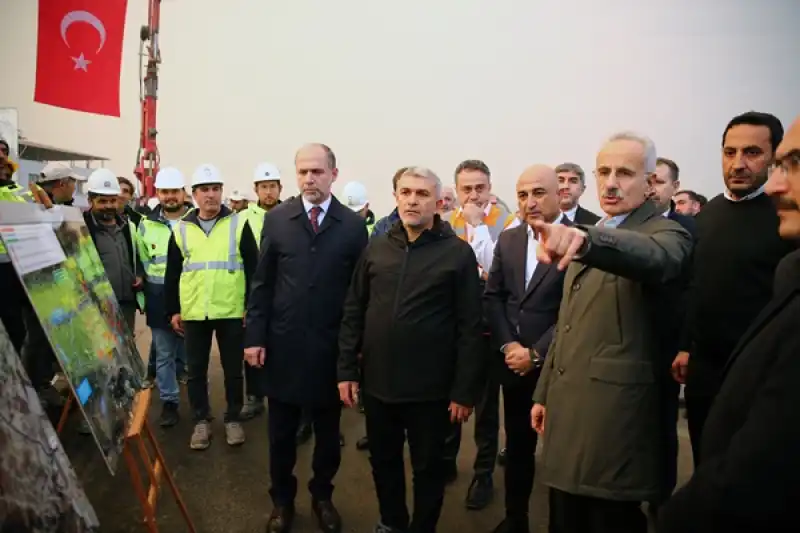 Bakan Uraloğlu, Hatay'da Devam Eden Yol Yapım çalışmalarını Inceledi