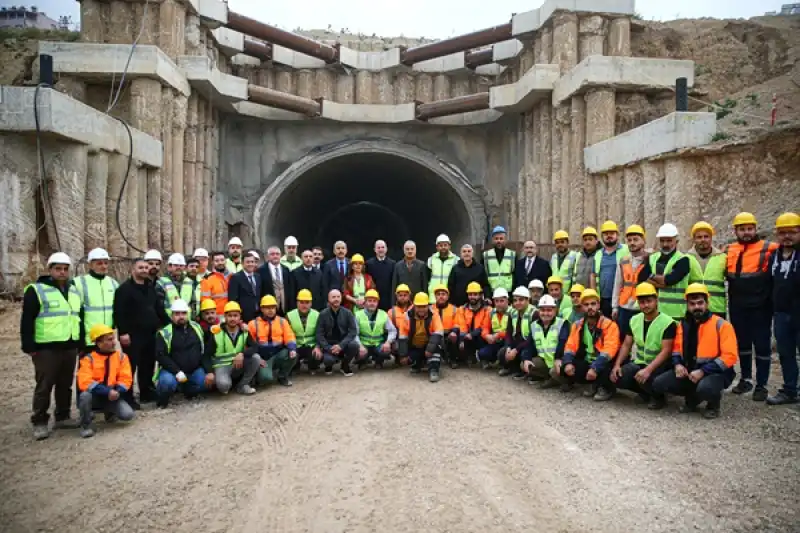 Bakan Uraloğlu, Hatay'da İskenderun-Antakya Otoyolu Projesi'ndeki çalışmaları Inceledi: