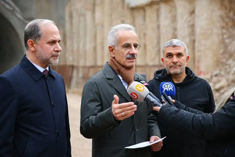 Bakan Uraloğlu, Hatay'da İskenderun-Antakya Otoyolu Projesi'ndeki çalışmaları Inceledi: