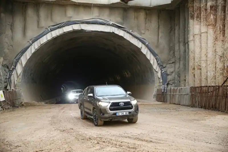 Bakan Uraloğlu, Hatay'da İskenderun-Antakya Otoyolu Projesi'ndeki çalışmaları Inceledi: