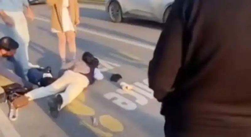 Yayaya Öncelik Tanımayan Sürücü Anne Ve 2 Çocuğuna Çarptı!