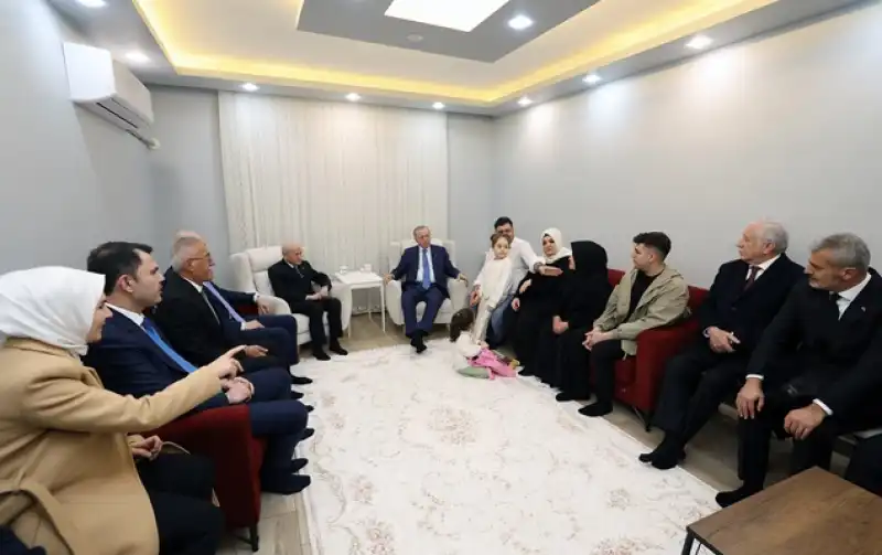 Hatay'da Evlerine Kavuşan Depremzede Aileden Cumhurbaşkanı Erdoğan'a Teşekkür