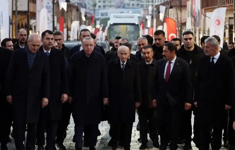 Cumhurbaşkanı Erdoğan Ve Bahçeli, Tarihi Kemalpaşa Caddesinde