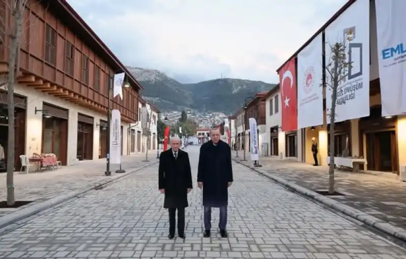 Cumhurbaşkanı Erdoğan Ve Bahçeli, Tarihi Kemalpaşa Caddesinde