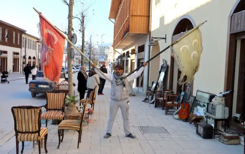 Antakya Nostaljik Antika Pazarı Ziyaretçilerini Bekliyor