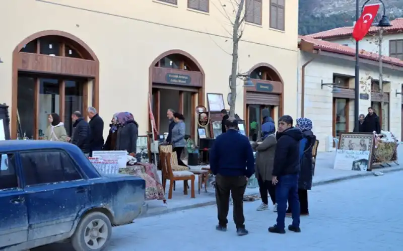 Antakya Nostaljik Antika Pazarı Ziyaretçilerini Bekliyor