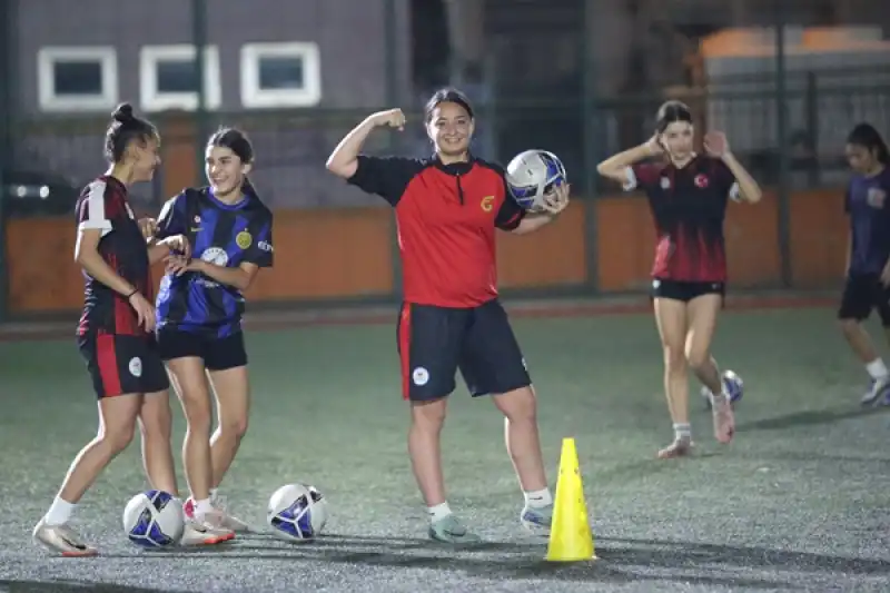 Depremin Izlerini Futbolla Silen Kızlar Gelişim Ligi'ne Hazırlanıyor