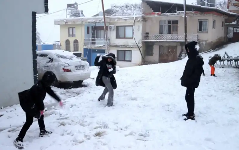 Hatay’da Yılın Son Günü Kar Sevinci