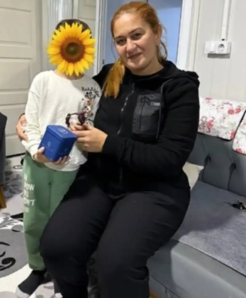 “Çilem Anne” Yılbaşı Gecesi Çocukların Yüzünü Güldürdü