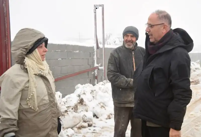 Başkan Yapar, Kar Yağışının Ardından Yol Açma Çalışmalarını Sahada İnceledi