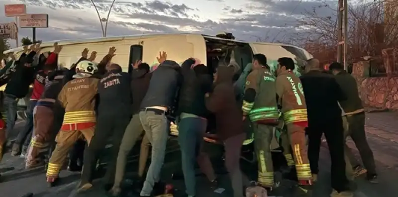 Arsuz Arpaderesi’nde Zincirleme Trafik Kazası: 18 Yaralı