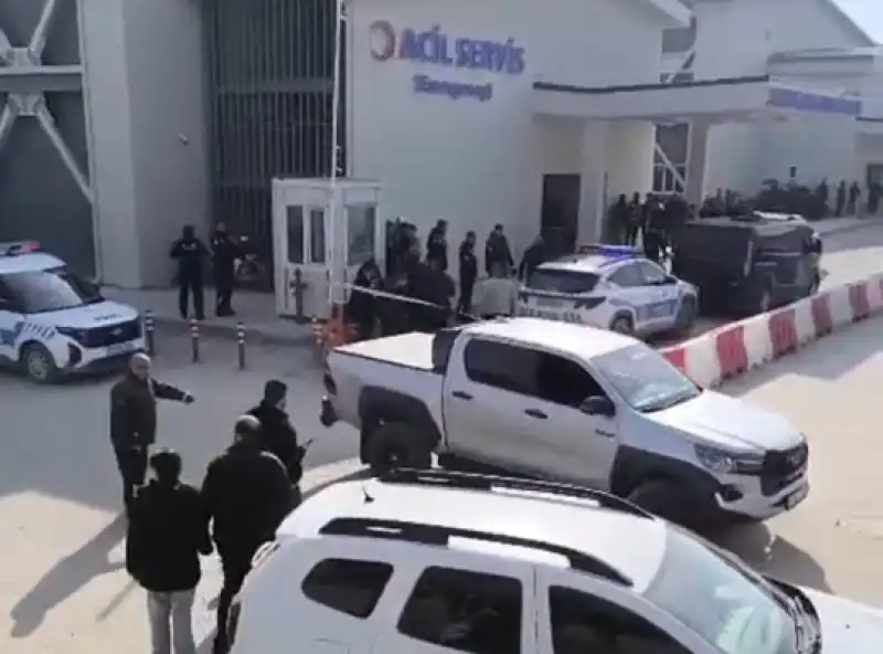 Hastanede ‘Üzerimde Bomba Var’ Diyen Şahıs Kontrol Altına Alındı!