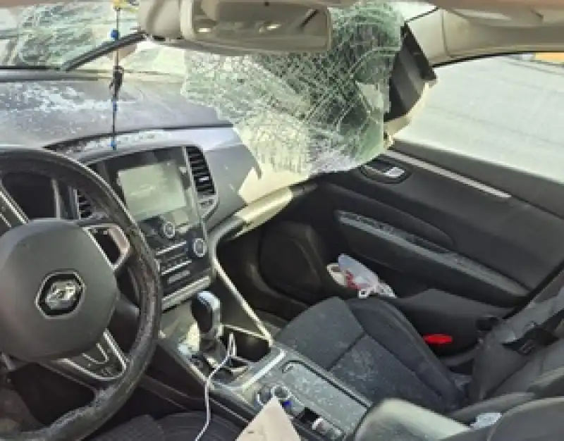 Çürümüş Trafik Lambası Direği Araç Üzerine Devrildi!