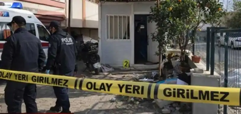 17 Yaşındaki Kızı Tabancayla Vurdular