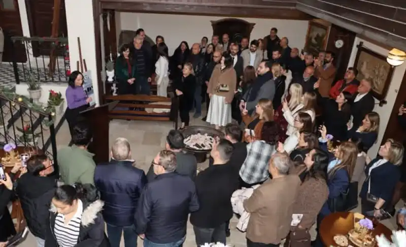 Yazar İpek Aslan Okurlarıyla Buluştu, Kitabını İmzaladı