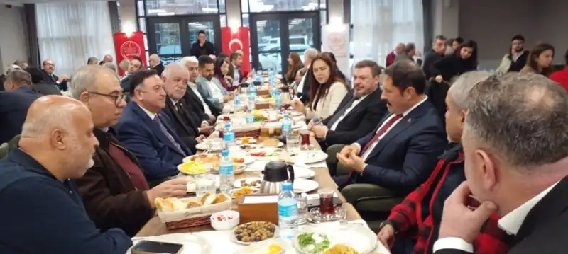 Hatay Valisi Gazetecilerle ‘Bayram’ Kutladı