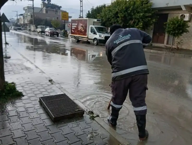 Samandağ Belediyesi Tüm Ekipleriyle Sahada Teyakkuz Halinde.