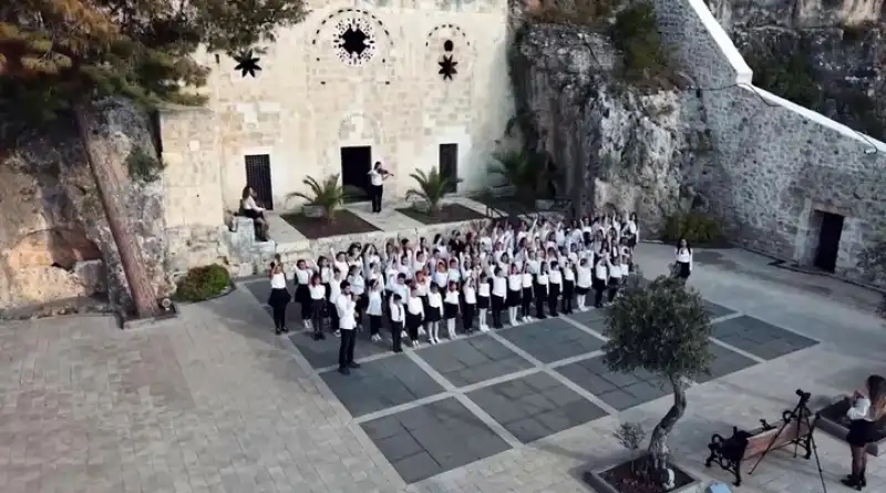 Yıkıntılar Arasında Umut: Hatay’dan “Yine De Buradayız” Mesajı