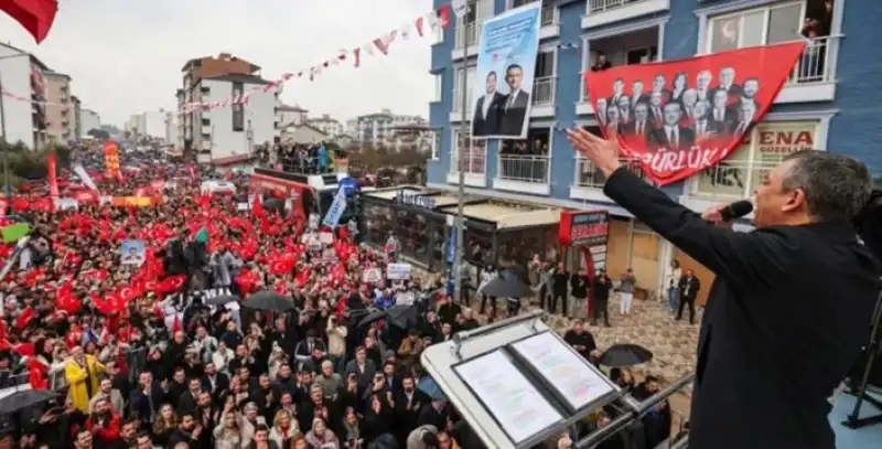 Özgür Özel, Ulu Cami Yapımını Gündeme Taşıdı!