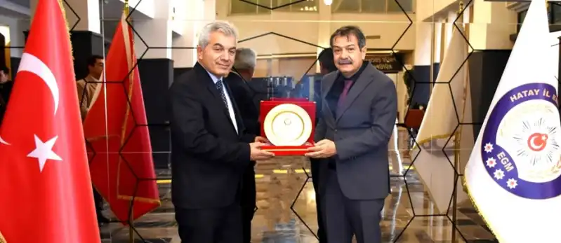 Emniyet Personellerine Plaket Verildi