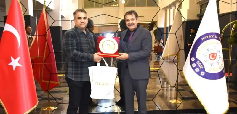 Emniyet Personellerine Plaket Verildi