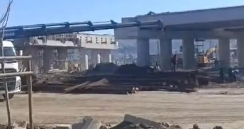 Antakya Honda Kavşağı’nda üst Geçit Yükseliyor