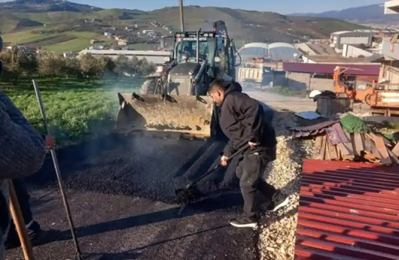 Akasya Ve Narlıca’da Asfalt Onarım Çalışması