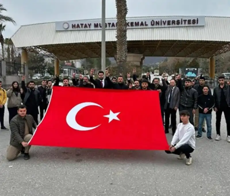 Ülkü Ocakları Ve Türk Dünyası Topluluğu’ndan Bayrağımıza Yapılan Saygısızlığa Tepki