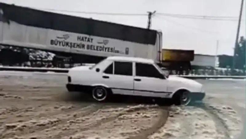 Antakya’da Drift Yapan Sürücüye Ağır Ceza