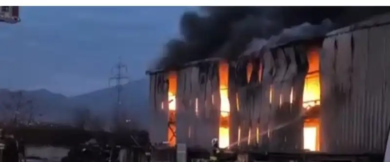 Dörtyol'daki Lojistik Depoda Yangın!