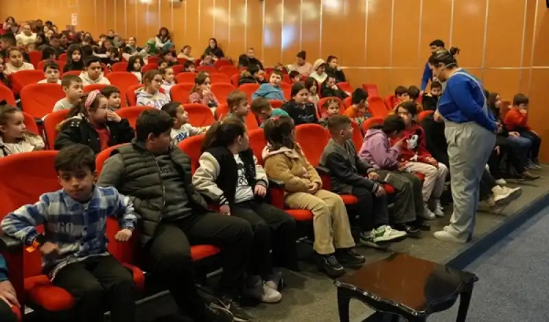 HBB Tiyatrosu Erdemli ’de çocuklarla Buluştu