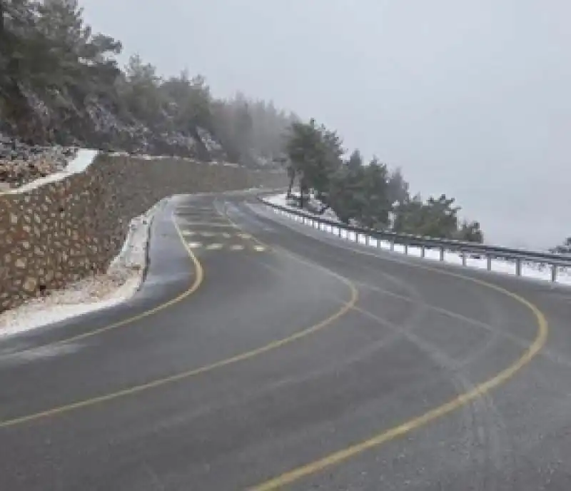 Serinyol–Madenli Yolu Kar Ve Buzlanma Nedeniyle Trafiğe Kapatıldı